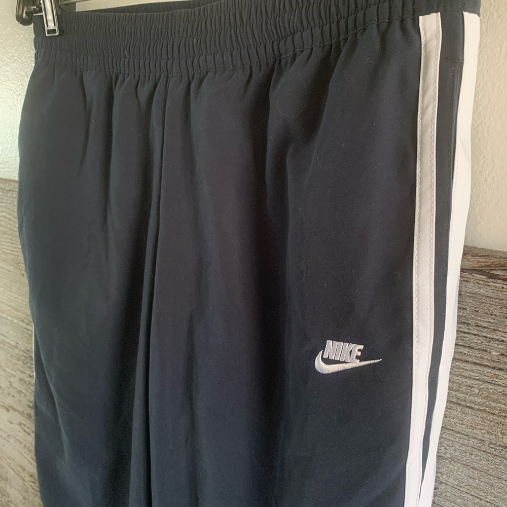 Nike navy/white crop active pants. Size small 4-6 - Picture 3 of 4